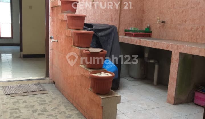 Rumah 2 Lantai Siap Huni,Lokasi Strategis dan bisa untuk Berjuala