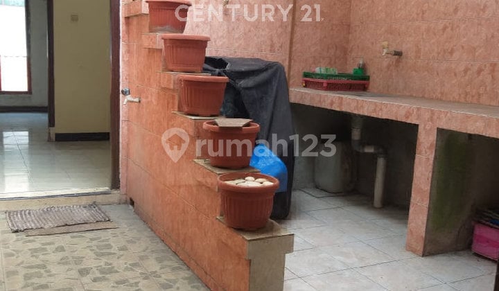 Rumah 2 Lantai Siap Huni,Lokasi Strategis dan bisa untuk Berjuala