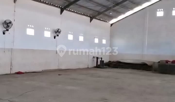 Gudang Lokasi Strategis Cocok untuk Bisnis