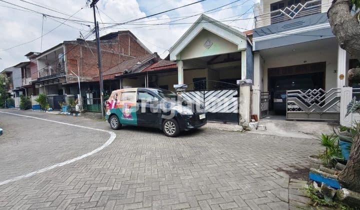 Rumah 2 lantai full furnished *WARU INDAH*