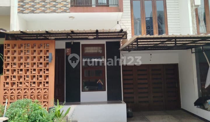 Rumah, 2 Lantai, SHM, di Jatimurni,Bebas Banjir