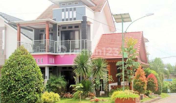 Villa Batu Dekat Berbagai Wisata di Kota Batu