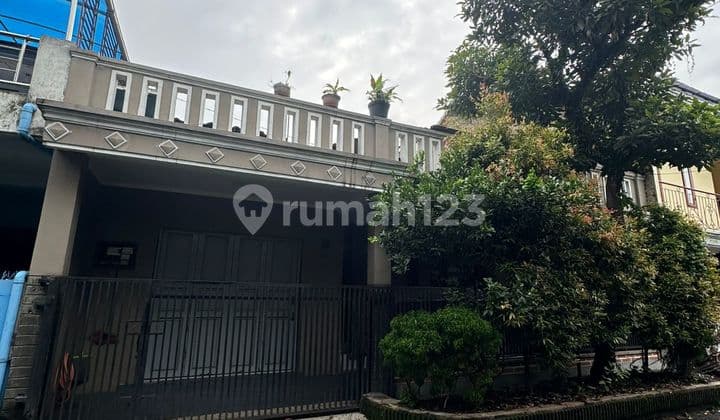 Rumah Lokasi Strategis Dekat Sekolah di Melong Green