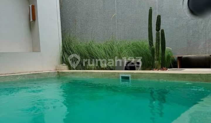 Rumah Kota Baru Parahyangan Plus Kolam Renang Air Hangat