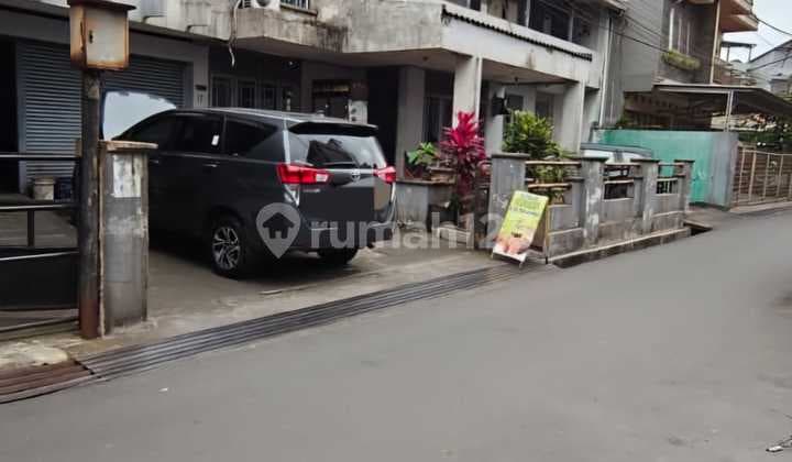 Dijual Kostan 2 Lantai Super Strategis