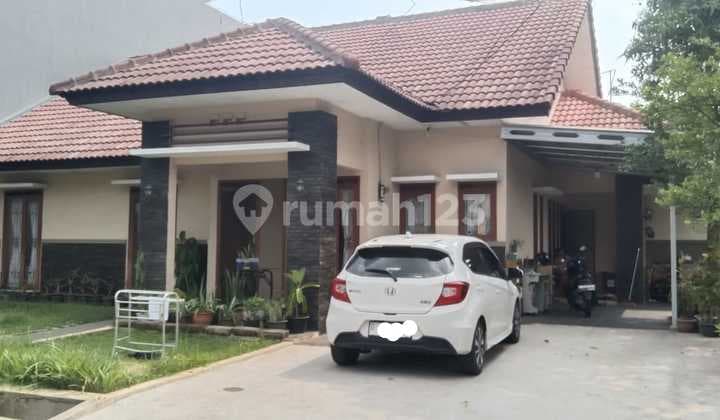 Corner House in Bumi Panyawangan Cluster, East Bandung