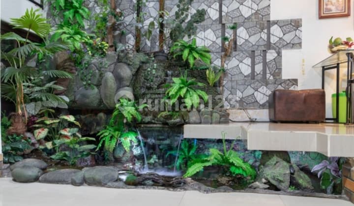 Rumah di Wilayah yang Nyaman. Properti 2 Lantai Ini Berada di Lingkungan yang Mudah Dijangkau.