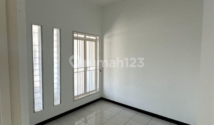 Ready-to-Occupy House Taman Holis Indah 1