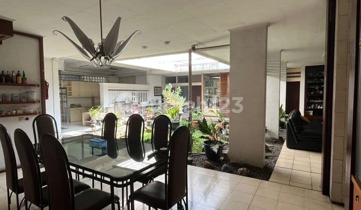 For Sale: House Wing Dr. Otten