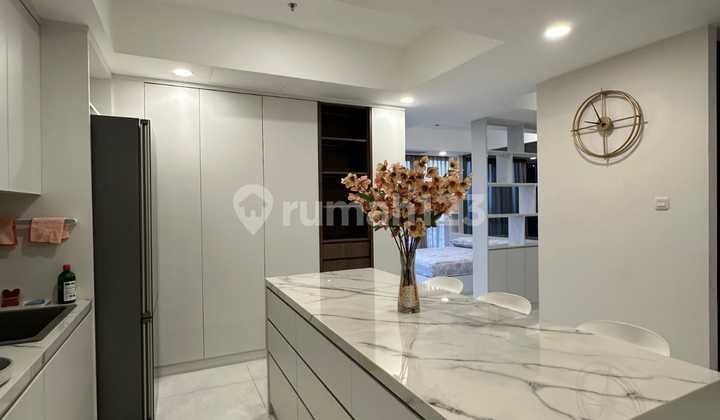 For Sale, Reduced by 700 Million, 2BR Apartment at The Smith Alam Sutera, Large Area, Luxuriously Furnished.