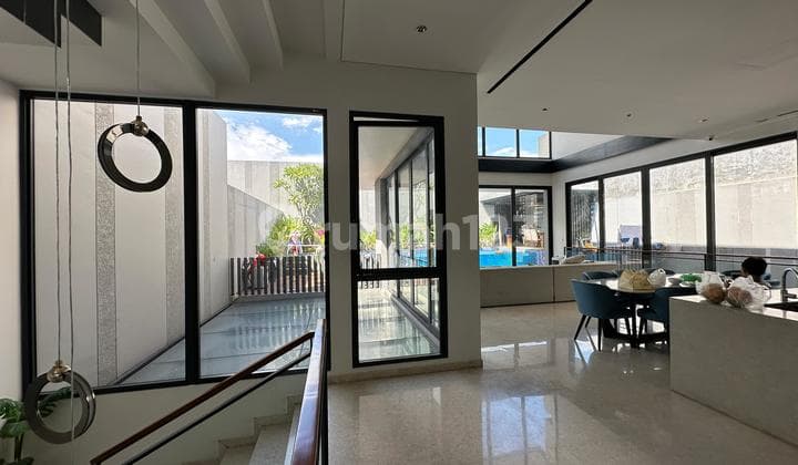 Cheap For Sale: Super Luxurious Lyndon House With Swimming Pool At Navapark BSD City