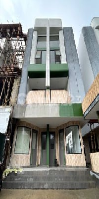 Ruko dengan 3 Sumber Income di Jantung Bisnis Jakarta Selatan