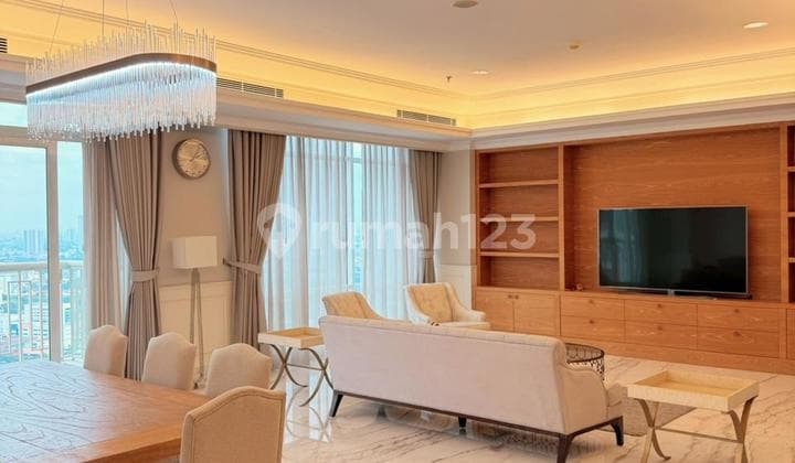 Disewakan Apartemen 3+1Br 288 M² Furnished di Botanica Jakbar