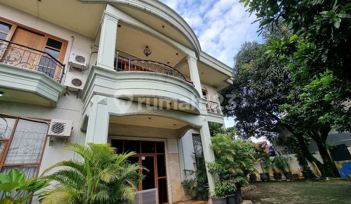 Rumah Besar + Paviliun di Cibubur LT 891 M² Carport 10 Mobil