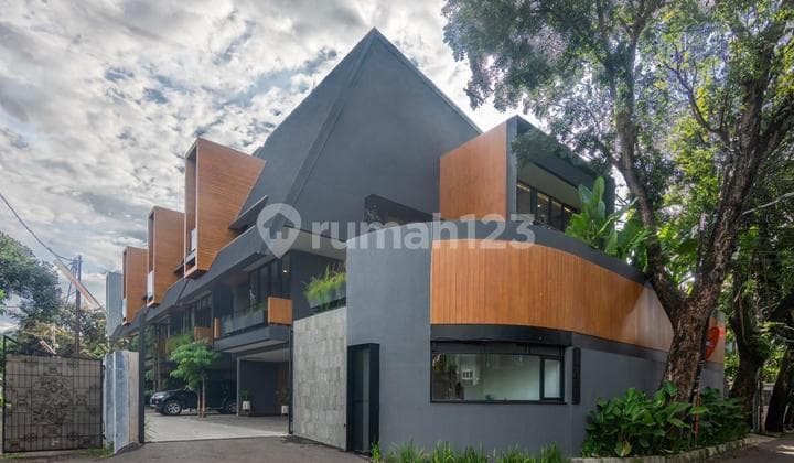 Rumah Modern Tropis di Kemang
