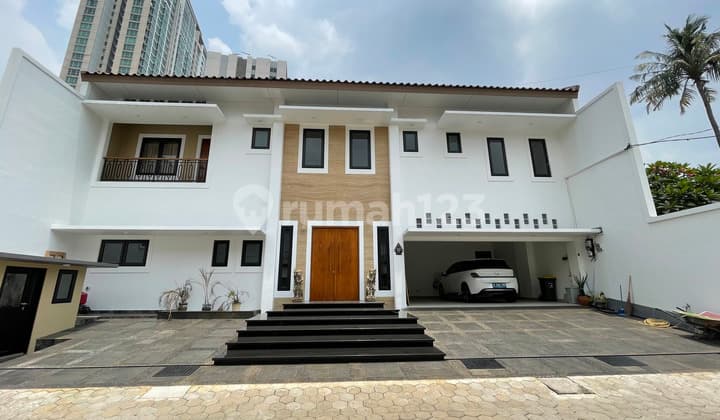 Luxury House Kemang, Privat Lif dan Kolem Renang Pribadi
