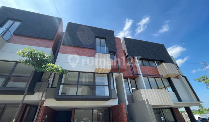 Rumah 3 Lantai Townhouse Cipete Antasari 3+1Br Rooftop SHM