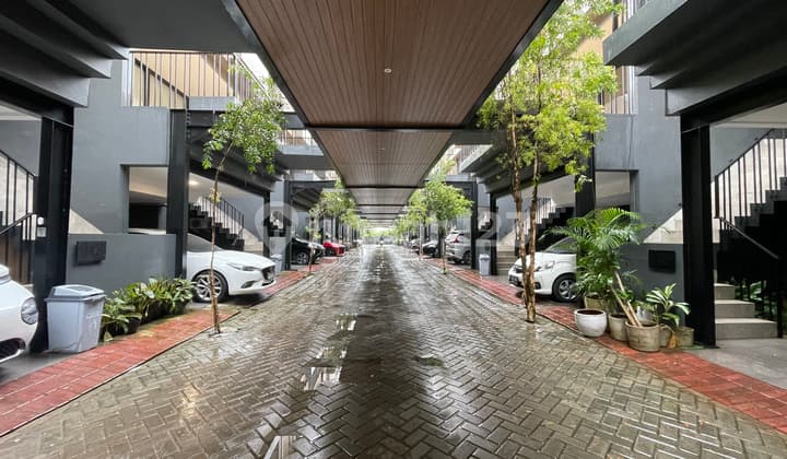 Rumah 3 Lantai, di Jagakarsa 4+1Br Smart Home Carport 3 Mobil.