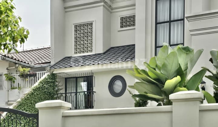 Rumah Mewah Kebayoran Baru Siap Huni - Kolam Renang Pribadi