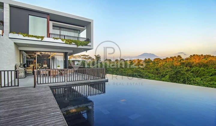 Freehold Villa - Ultra Luxurious Living At It's Finest