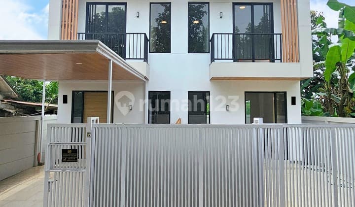 Rumah 2 Lantai Bagus Siap Huni di Bumi Puspitek Asri