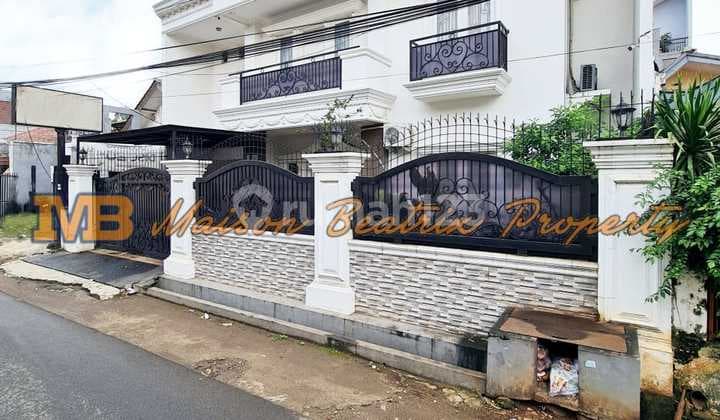 Rumah Mewah + Swimming Pool Lokasi Sangat Strategis di Tebet Timur - Jakarta Selatan