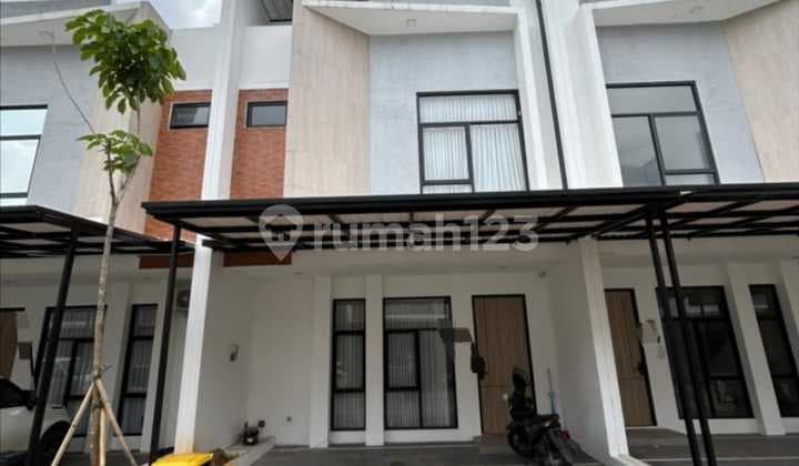 Furnished House Modern Tropical Concept with Roof Garden 2½ Floors at The View Bintaro