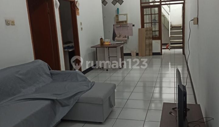 Selling Ready-to-Occupy Taman Holis House