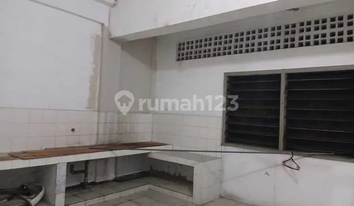 3-Storey Shop House, Strategic Location in West Denpasar