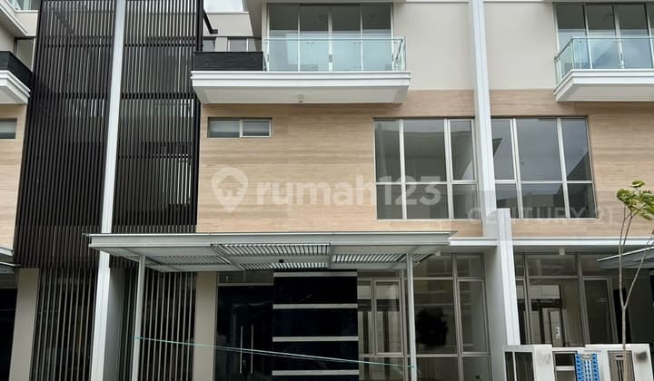 Luxury House with Golf and Lake Views at PIK