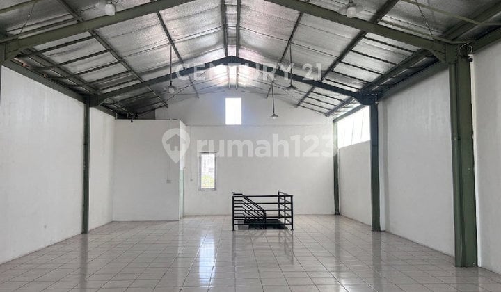 Disewakan Ruko 2 Lantai di Supriyadi Luas Open Space