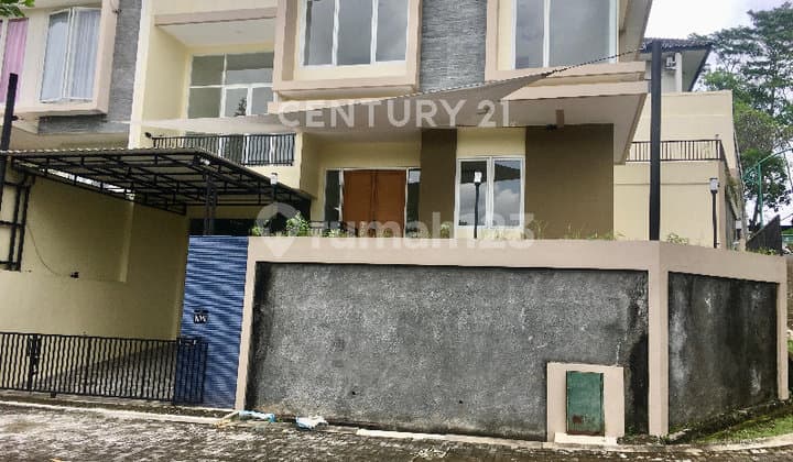 For Sale: House in Panorama 2 Graha Candi Golf