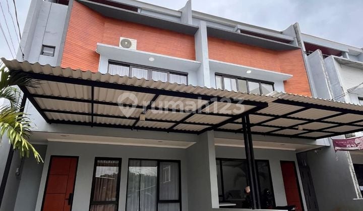 Rumah 3 Lantai Akses Busway ke Lebak Bulus