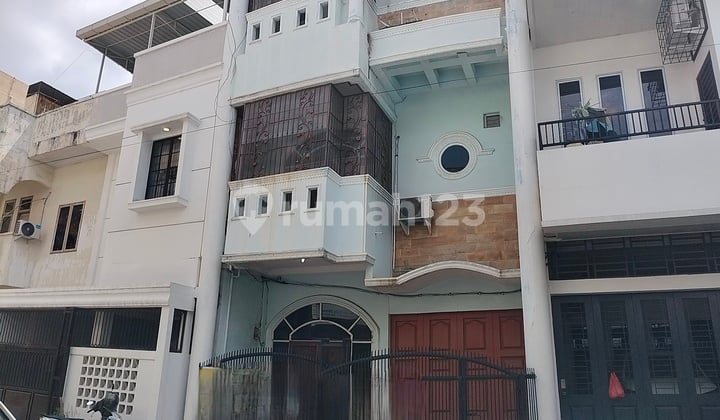 Rumah3 Lantai Jl Kuantan Dekat dengan Sekolah dan Rumah Sakit