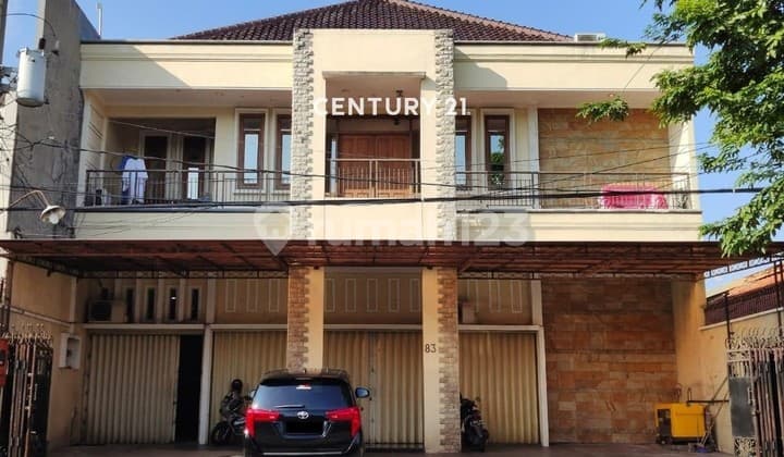 Luxurious 2-Story House Suitable for Business on Strategic Main Road