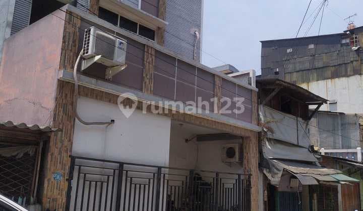 Rumah 4 Lantai di Jelambar Jakarta Barat