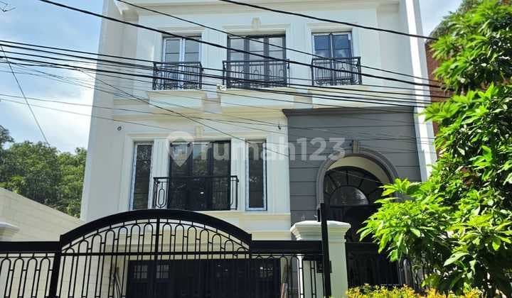 Rumah Brand New Classic Area Pakubuwono Keb Baru Jaksel