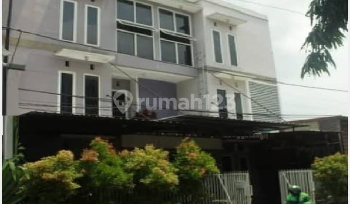 Dijual Cepat Rumah Kos Putri, 3 Lantai di Malang