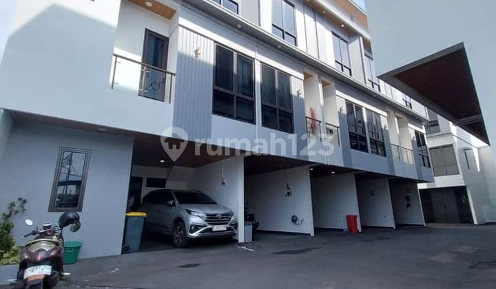 Dijual Rumah Mewah di Setiabudi Jakarta Selatan