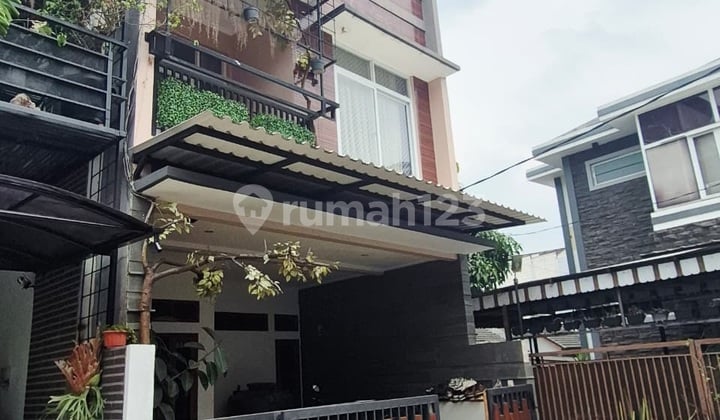 Rumah Strategis Sariwangi Cimahi 3 Lantai Rooftop View