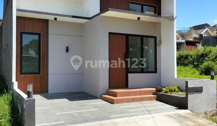 Hard Cash Promo! New House in Cihanjuang Ready to Live In, Serene Environment