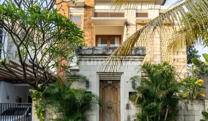Dijual Rumah Cantik Tropis Banyak Bukaan 2.5 Lantai Mezzanine di Citra Gran Cibubur
