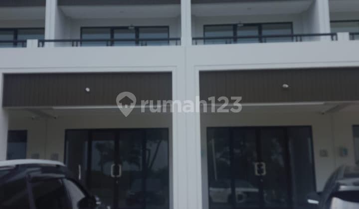 Ruko 3 Lantai Sorrento Grande West Hadap Jalan Raya