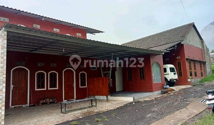 Selling Cheap Main House + 2 Villas in Bns. Malang City
