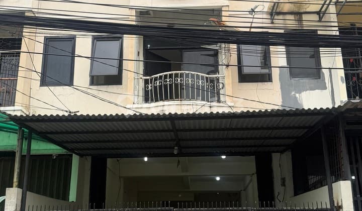 Disewakan Ruko 3 Lantai Tomang Lokasi Strategis Hadap Timur Cocok untuk Usaha dan Kantor