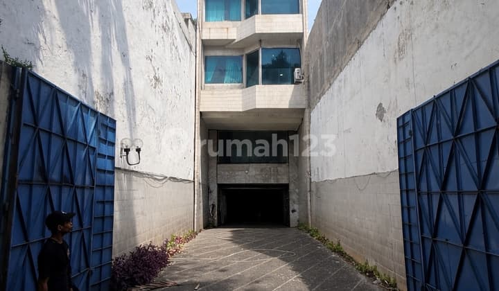 Disewakan / Peluang Bisnis Gedung Ex Hotel 6 Lantai di Glodok 45 Kamar, Lift, Parkir Nego Sampai Jadi