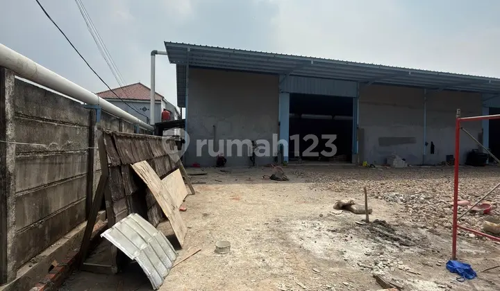 Disewakan Gudang Besar di Kav Dpr Jalur 10 Blok A- LT 1600 / LB 1000, Akses Kontainer 40 Ft, Ada Kantor, Mess Karyawan, Siap Parkir Luas & Akses Mudah Operasional
