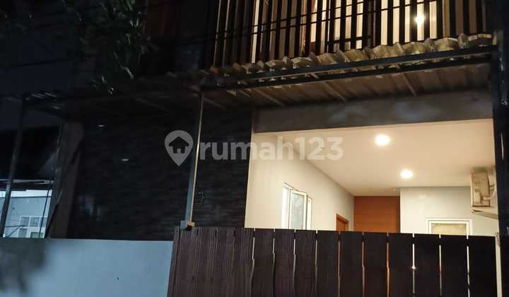 Rumah Mewah Ciamik Nusaloka BSD Full Furnished Ada Kolam Ikan Hadap Timur Laut SHM Siap Huni
