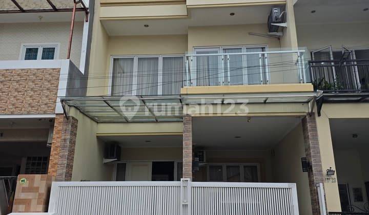 Rumah Cantik Minimalis Full Furnished 3 Lantai di Metro Permata 1 - 4 KT LB 150 Dekat dengan Akses Tol