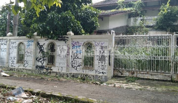 Dijual Cepat Tanah + Rumah Tua Hook Komplek Sps Puri Kembangan Lokasi Strategis, Lingkungan Tenang dan Dekat Masjid. Cocok untuk Bangun Rumah Baru atau Investasi.